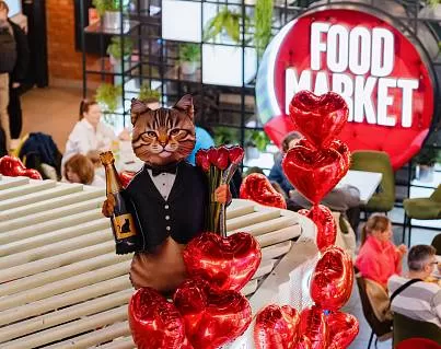 ДЕНЬ ВЛЮБЛЁННЫХ НА ФУДМАРКЕТЕ